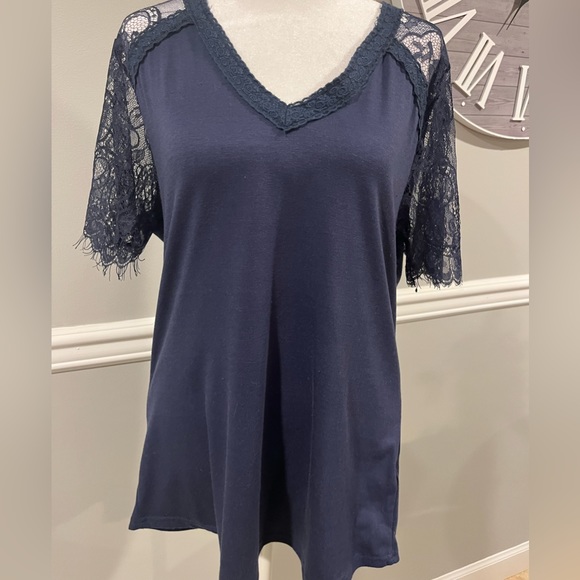 Women's Blue Lace Short Sleeve Top Size Medium - Picture 2 of 8